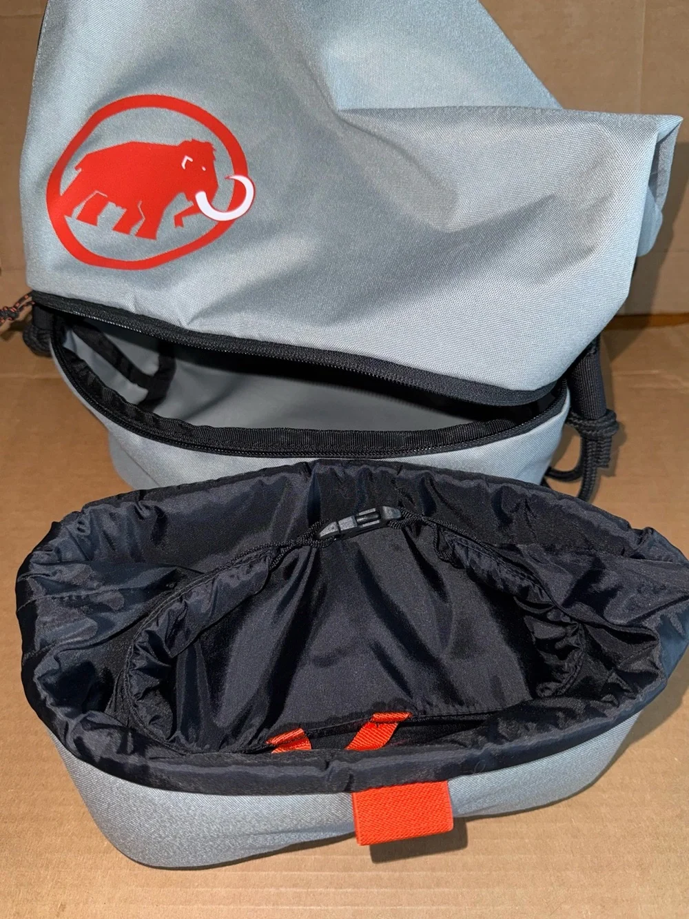 Mammut magic rock climbing gym bag w removable chalk bag A26. Looks new